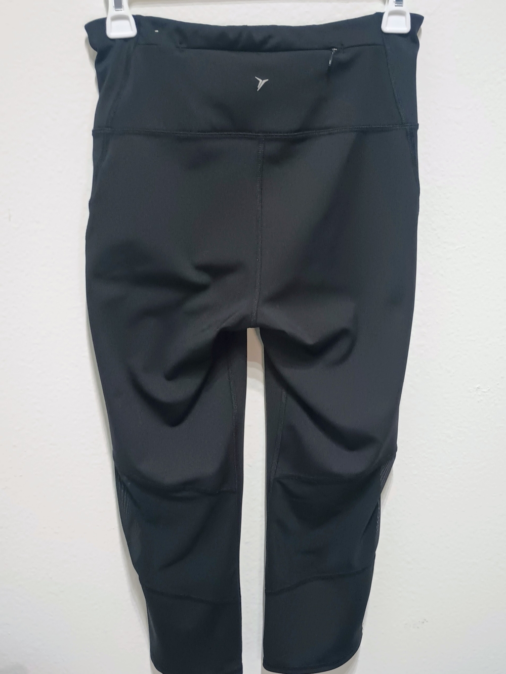 Black High-Waist Athletic Capri Leggings